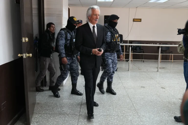 Juez otorga casa por cárcel al periodista guatemalteco José Rubén Zamora